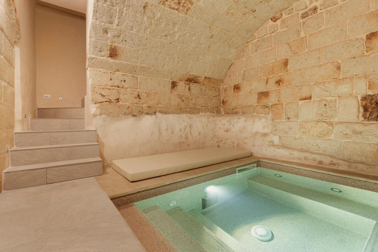 Exclusive - Suite Spa Con Idromassaggio Jacuzzi Фазано Экстерьер фото